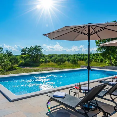 Silente, Modern And Luxurious Hugged By Nature Stalije