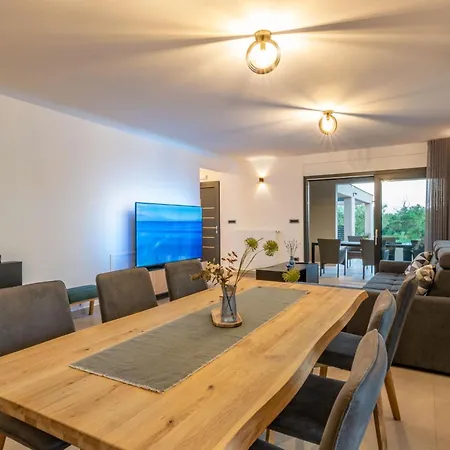 Silente, Modern And Luxurious Hugged By Nature בית נופש