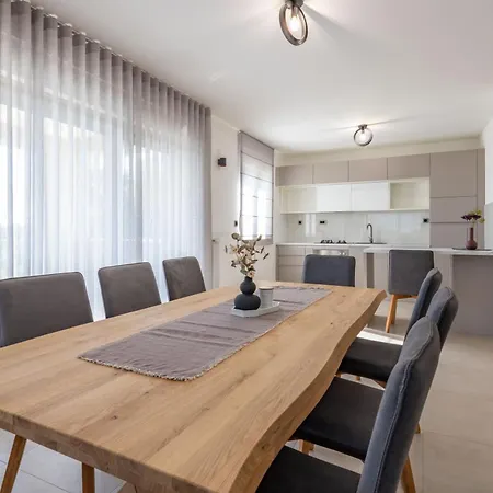 Silente, Modern And Luxurious Hugged By Nature בית נופש