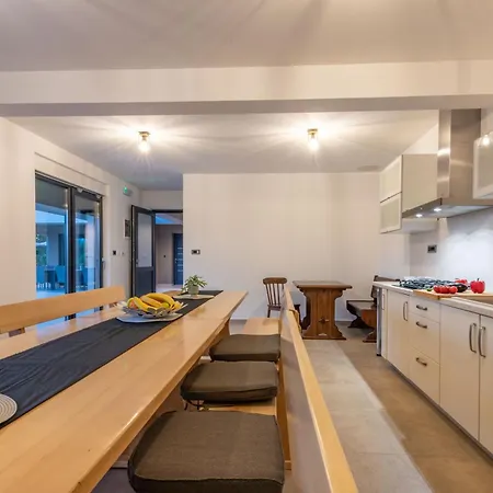 Silente, Modern And Luxurious Hugged By Nature בית נופש Stalije