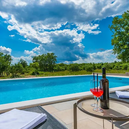 בית נופש Silente, Modern And Luxurious Hugged By Nature Stalije