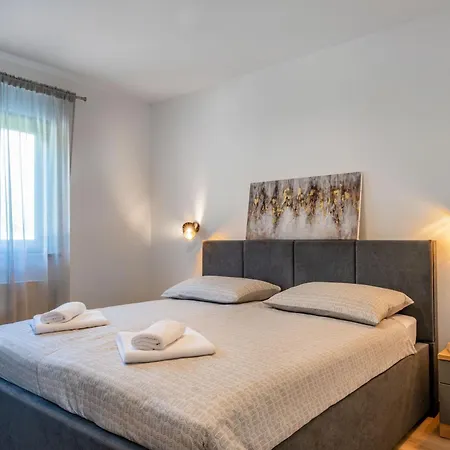 Nyaraló Silente, Modern And Luxurious Hugged By Nature Stalije