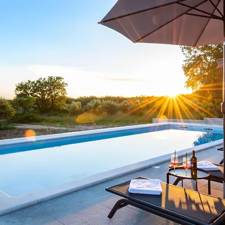 Silente, Modern And Luxurious Hugged By Nature * Stalije