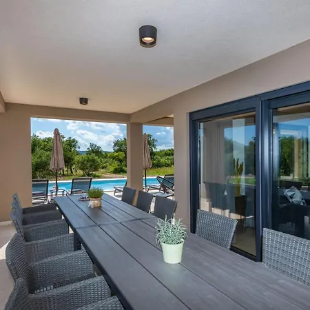 בית נופש Silente, Modern And Luxurious Hugged By Nature Stalije