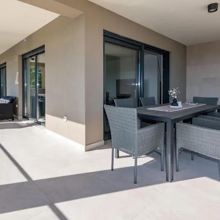 Silente, Modern And Luxurious Hugged By Nature