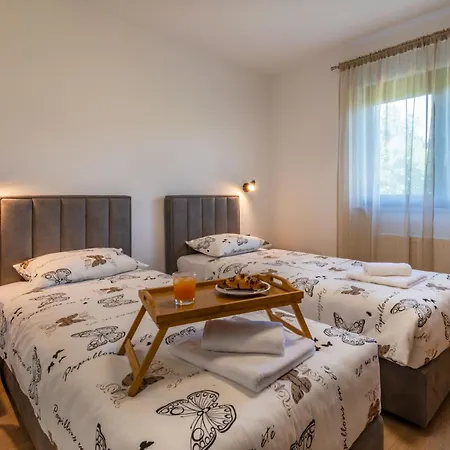 Nyaraló Silente, Modern And Luxurious Hugged By Nature *