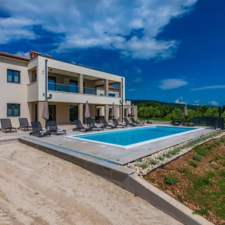 Silente, Modern And Luxurious Hugged By Nature Stalije