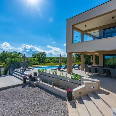 Silente, Modern And Luxurious Hugged By Nature בית נופש