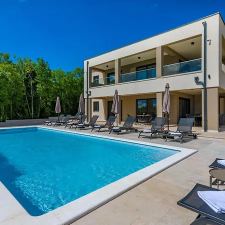 Nyaraló Silente, Modern And Luxurious Hugged By Nature *