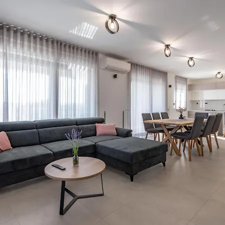 Holiday home Silente, Modern And Luxurious Hugged By Nature Stalije