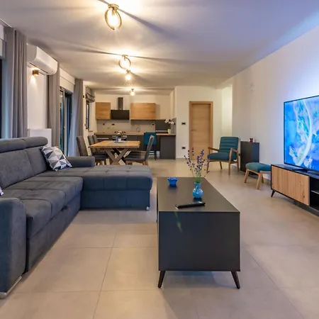 Silente, Modern And Luxurious Hugged By Nature