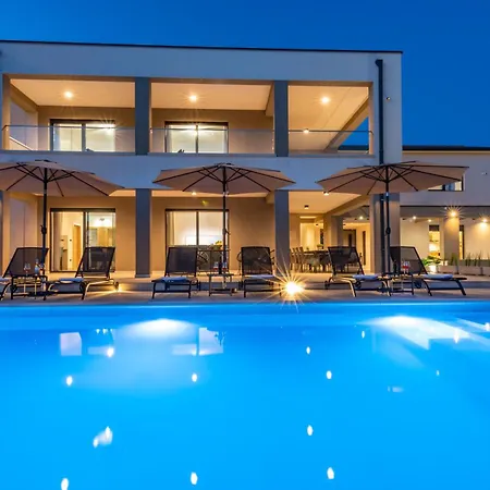 Дом отдыха Silente, Modern And Luxurious Hugged By Nature Stalije