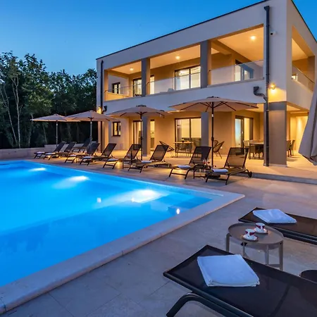 Silente, Modern And Luxurious Hugged By Nature Holiday home Stalije