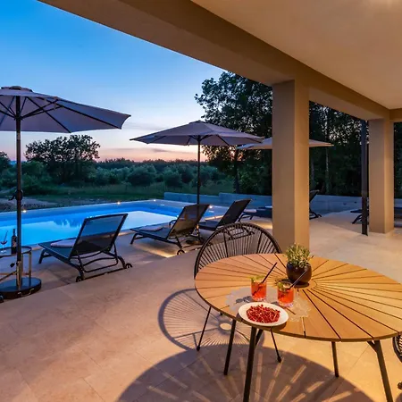 Silente, Modern And Luxurious Hugged By Nature *