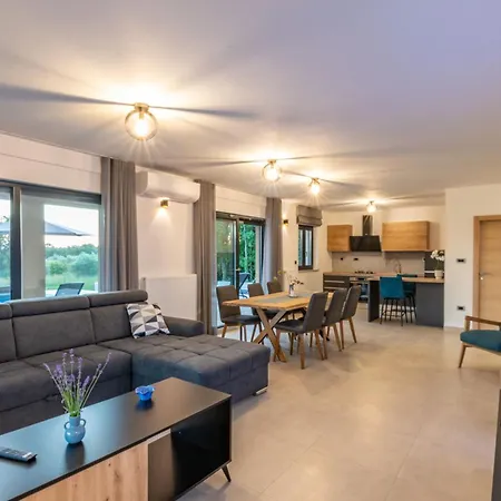 Silente, Modern And Luxurious Hugged By Nature * Stalije