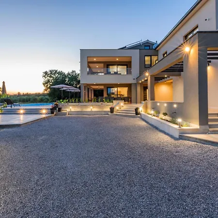 Silente, Modern And Luxurious Hugged By Nature