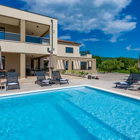 Silente, Modern And Luxurious Hugged By Nature Stalije