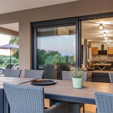 Silente, Modern And Luxurious Hugged By Nature Дом отдыха Stalije