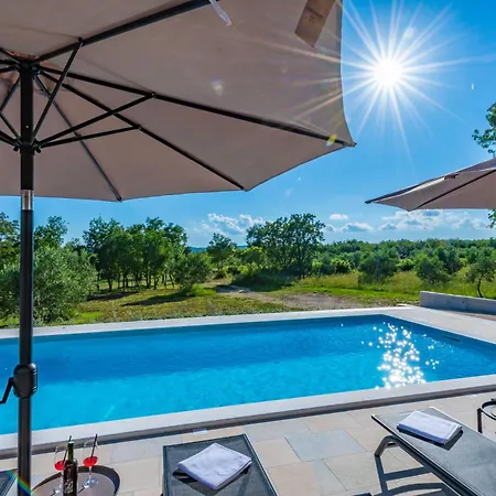 Silente, Modern And Luxurious Hugged By Nature *